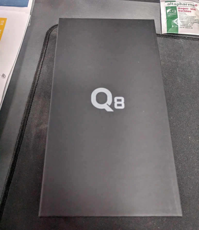 LG Q8