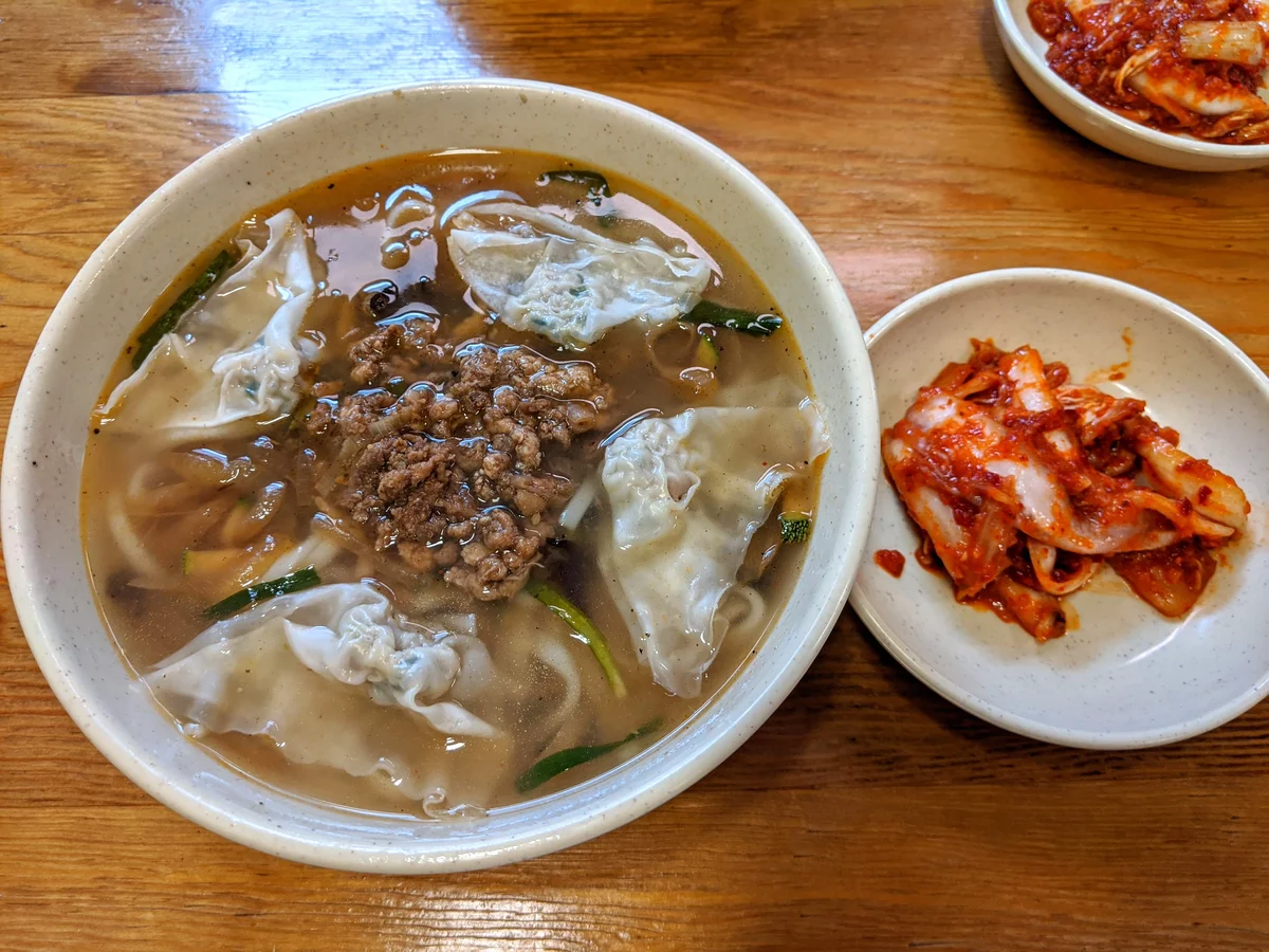 명동교자