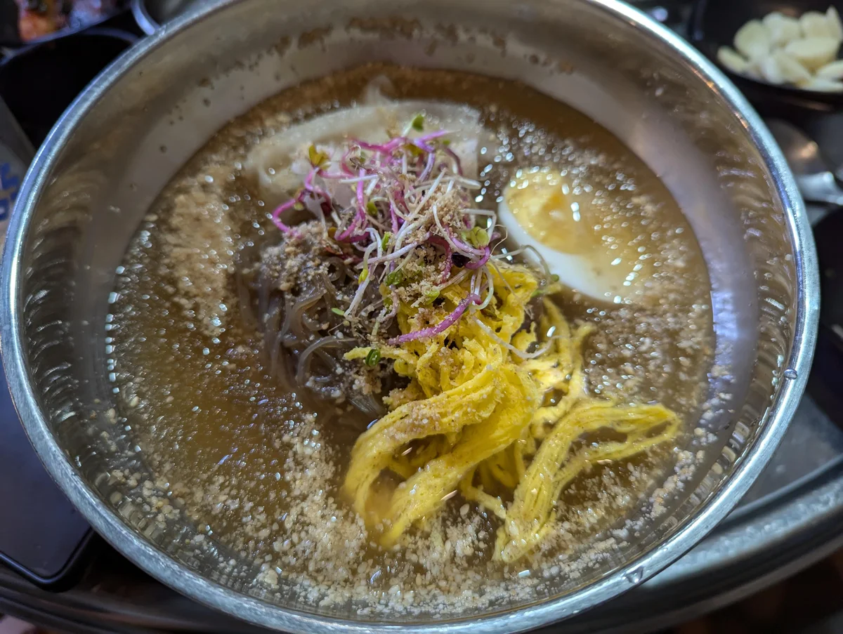 물냉면