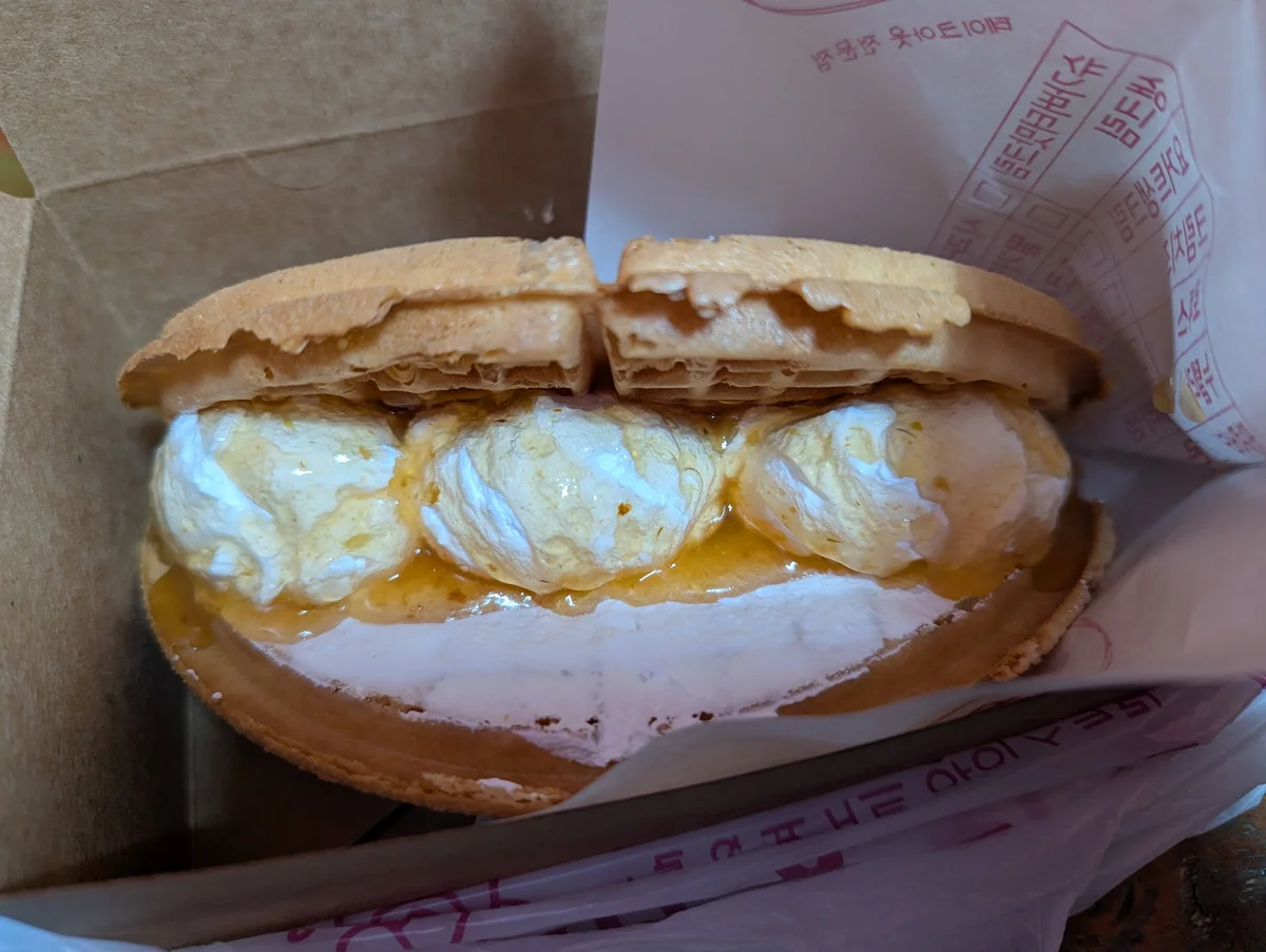 생크림+사과잼 와플
